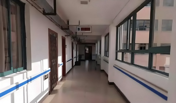 演员穿帮，到底谁背锅？